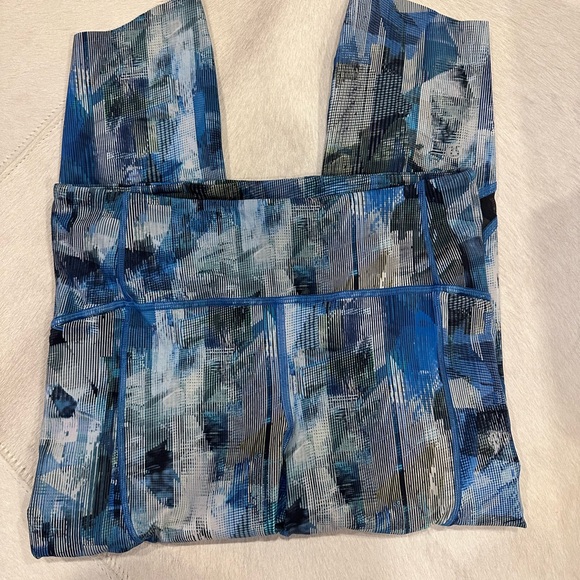 Lululemon Cropped Leggings 17” - Picture 2 of 3